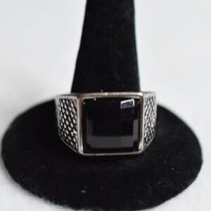 Classic Chic Beveled Black Glass Silver Tone Punk Goth Renaissance Size 9 Ring